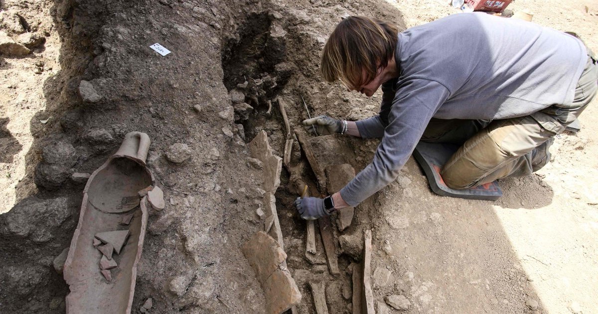 “Город мертвых”: как на Корсике обнаружили необычный некрополь, в котором люди похоронены в глиняных кувшинах
