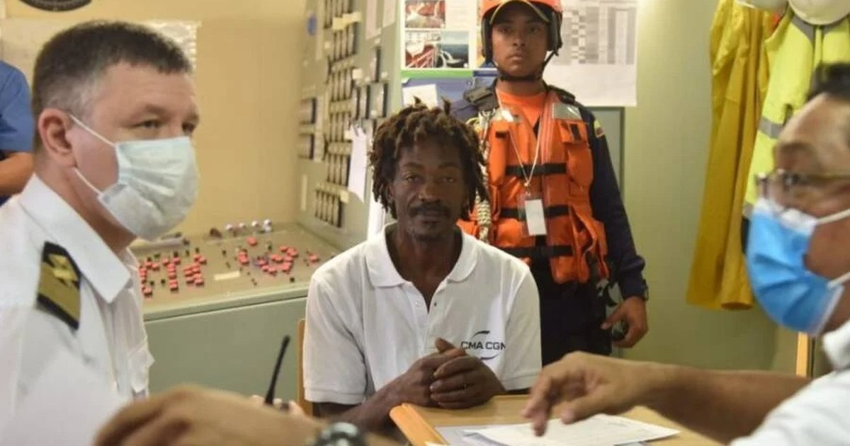 Мужчина потерялся, но выжил 24 дня в Карибском море, питаясь кетчупом