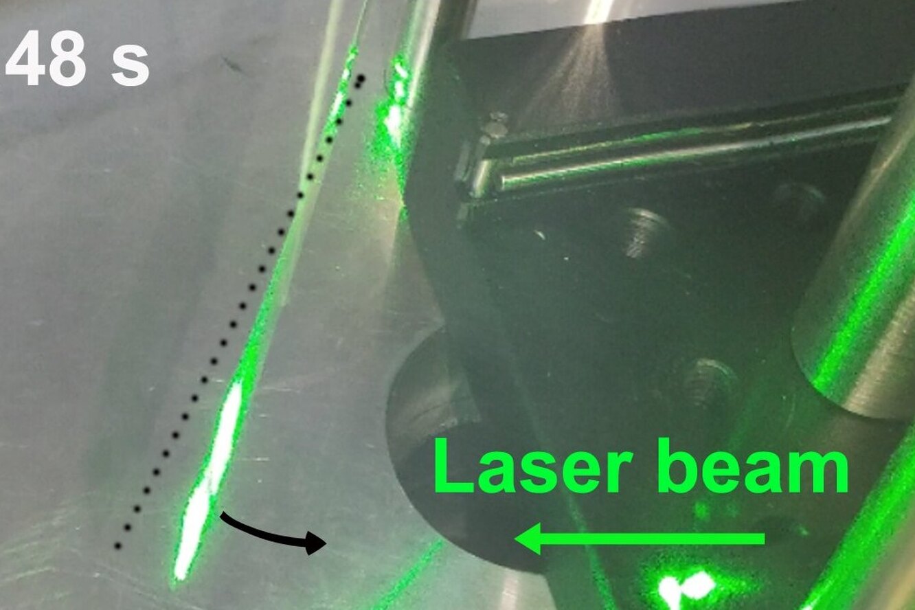 Реальный телекинез: лазер перемещает макрообъекты